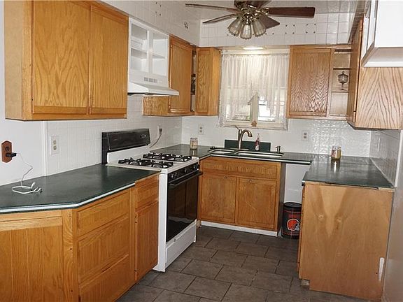 3rd image of 620 Crawford Ave