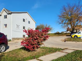 2210 9th St APT 4, Coralville, IA 52241