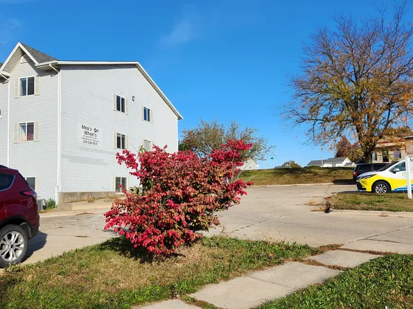 2210 9th St APT 4, Coralville, IA 52241