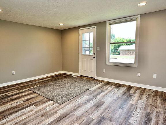 3rd image of 5443 Pioneers Blvd