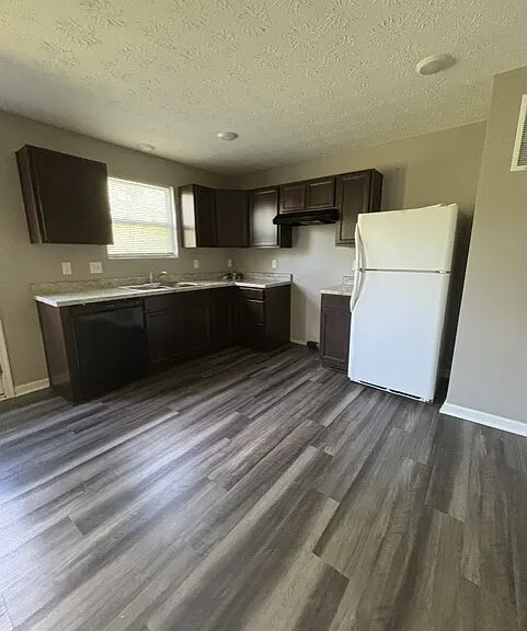 2180 Pine Valley Dr — Photo 10