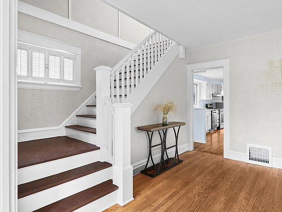 4th image of 520 Clifton Ave