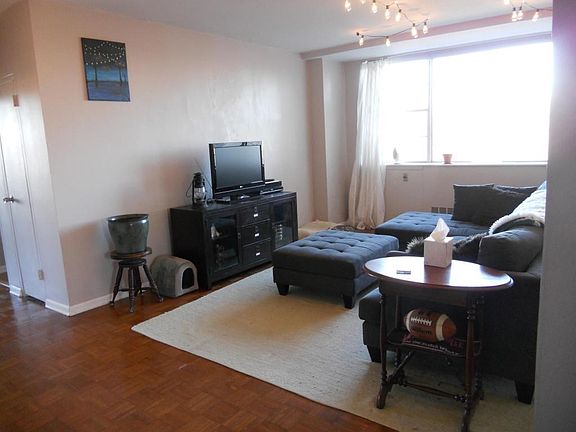 3rd image of 1620 E Broad St APT 502