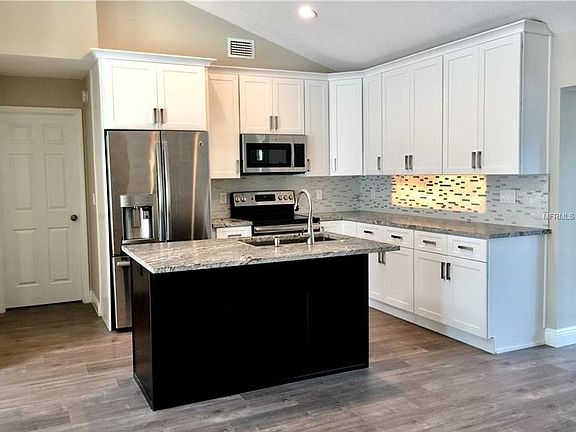 3rd image of 7272 Abbey Ln