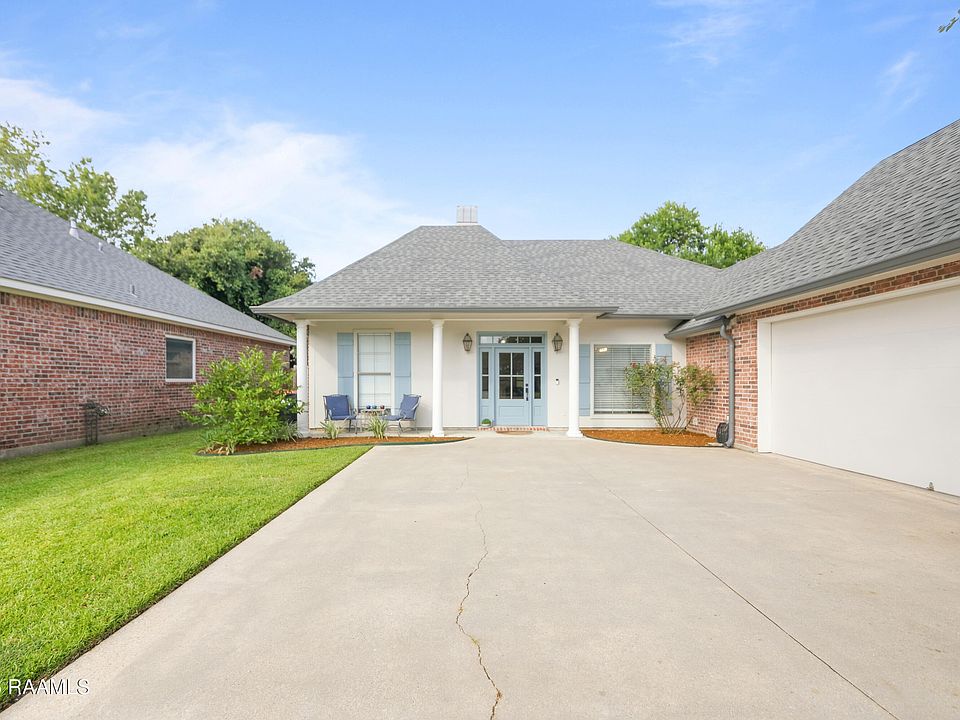 1st image of 209 Sandhurst Dr