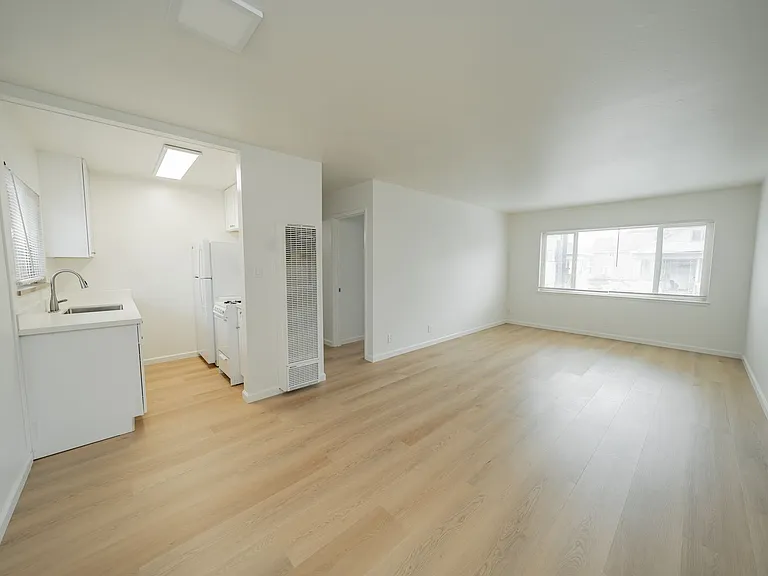 1640 5th Avenue — Photo 2