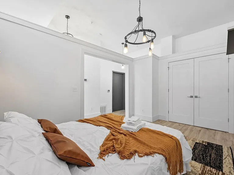 300 Hoyt Realty Inc — Photo 23