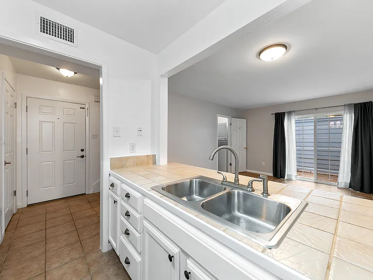 701 Rosedale St #H — Photo 9