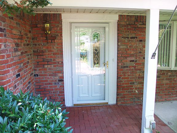 3rd image of 9 Cardinal Ln