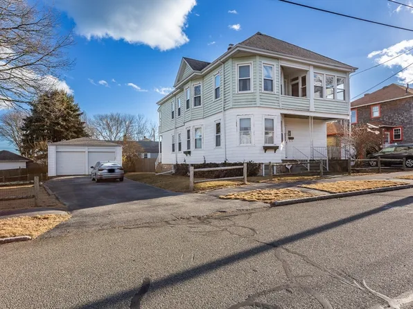82 Aquidneck St, New Bedford, MA 02744