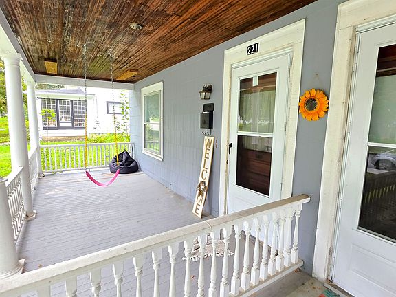 4th image of 219-221 Washington Avenue