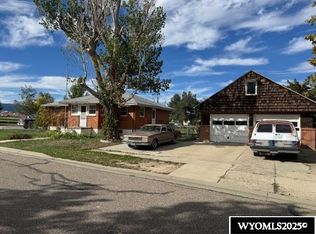 112 Holmes St, Evansville, WY 82636