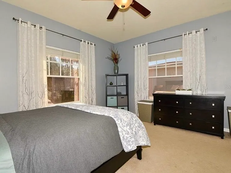 1042 N Hampton Ave — Photo 18