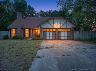 1031 S Brookview Ln, Mustang, OK 73064