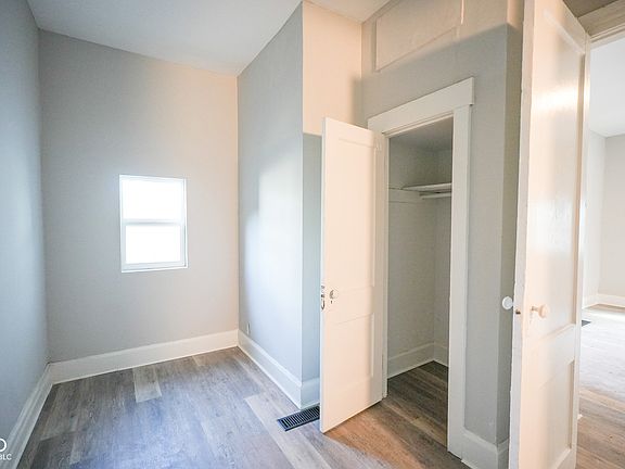 5th image of 415 E 15th St