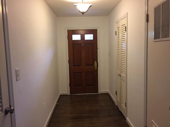 3rd image of 4825 Broad Brook Dr