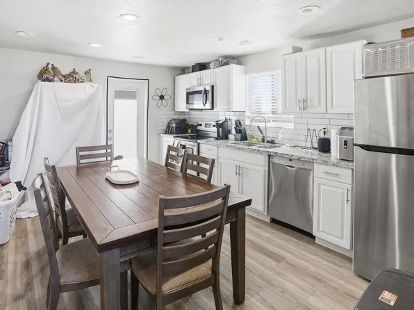 3306 N Fairfield Rd, Layton, UT 84041