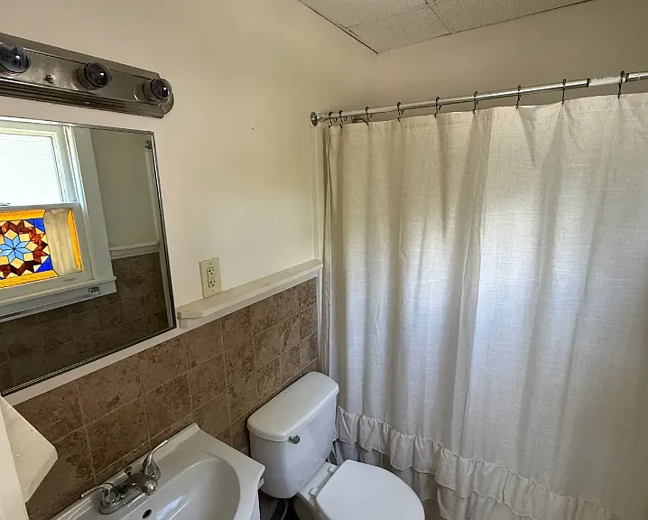 462 Glen St #2 — Photo 7