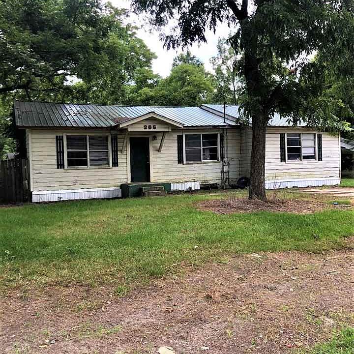 1st image of 205 W Lion Dr