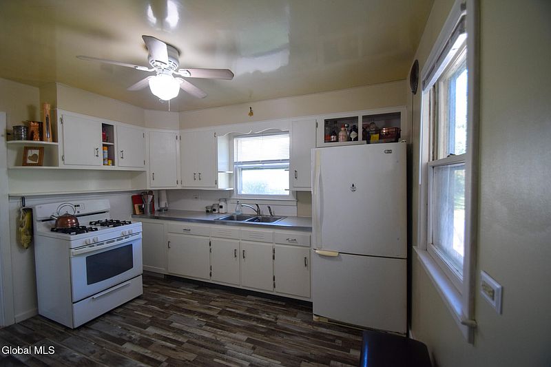 3rd image of 33 Pearl Street