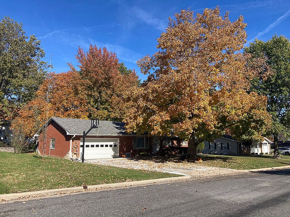 2nd image of 461 E Park Ln
