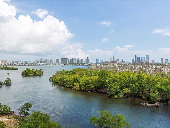 2nd image of 16385 Biscayne Blvd Unit 920