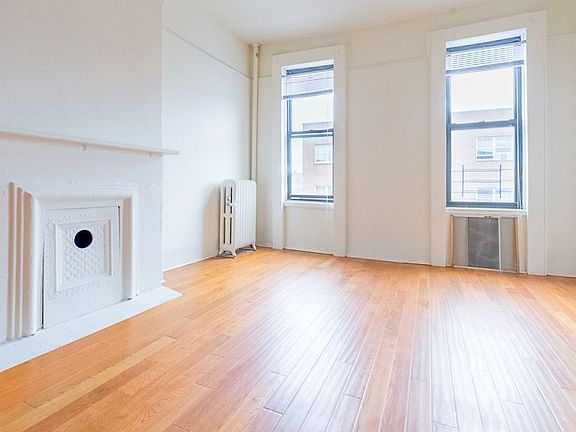 3rd image of 1345 De Kalb Ave #3R