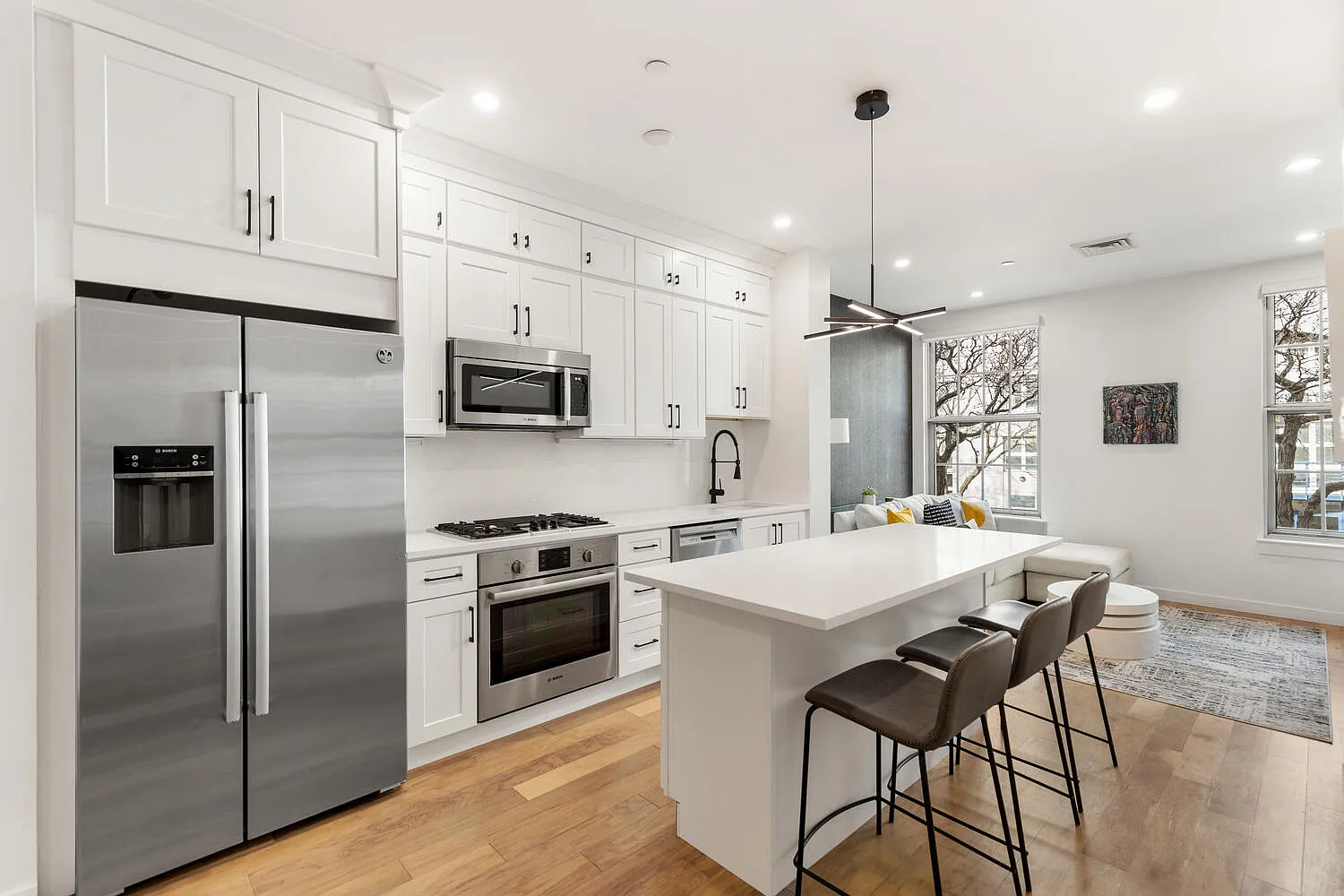 2 bed, 832 sqft, $4,995 — Photo 3