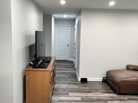 3rd image of 14 E Hattendorf Ave APT 6