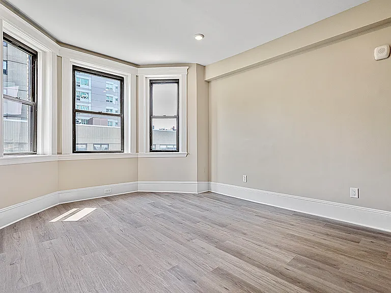 Waldorf Lofts — Photo 13