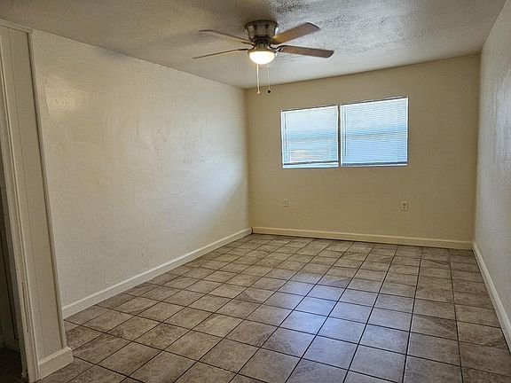 3rd image of 904 Derbyshire Rd