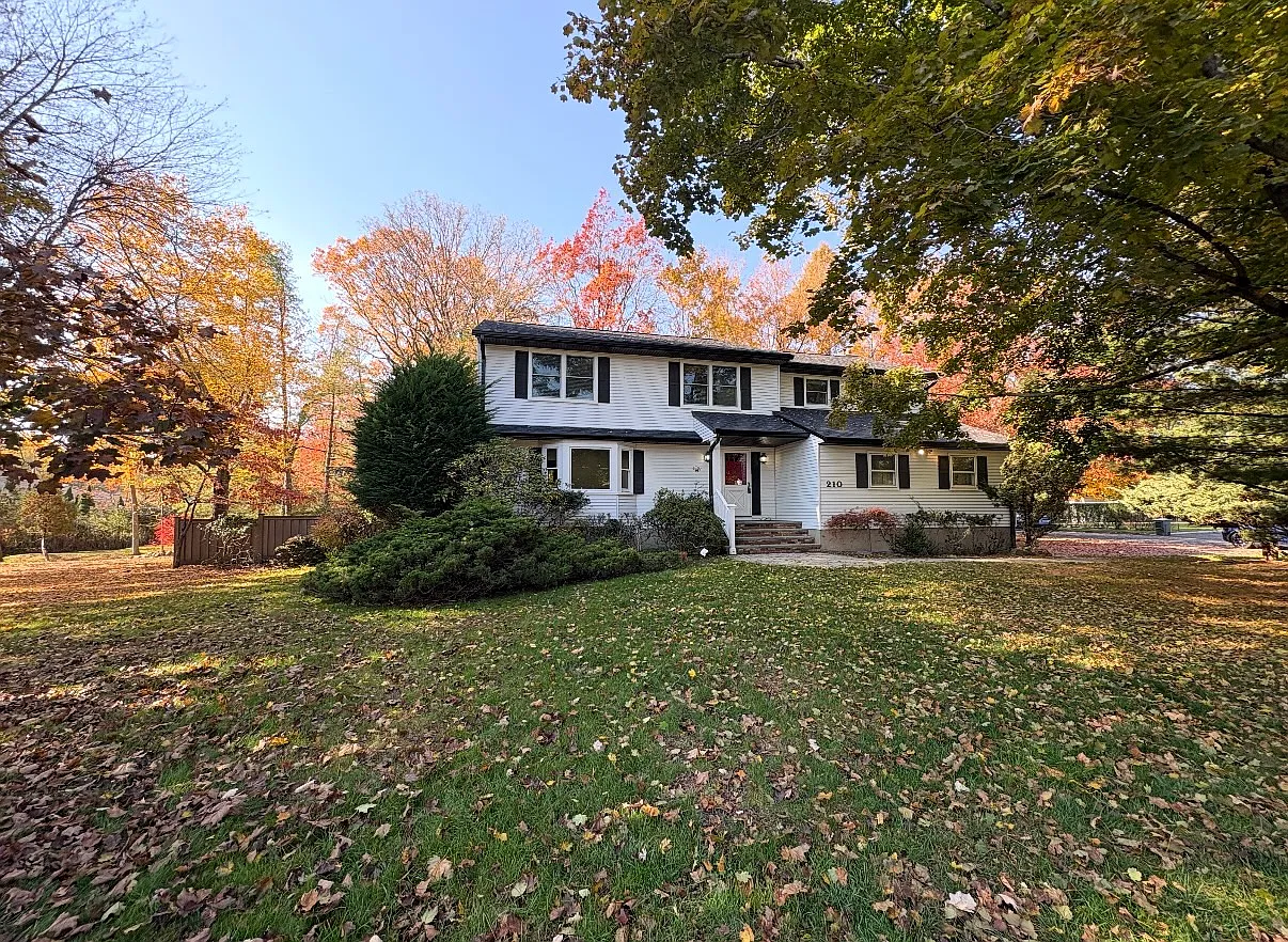 4 bed, 2900 sqft, $6,250 — Photo 1