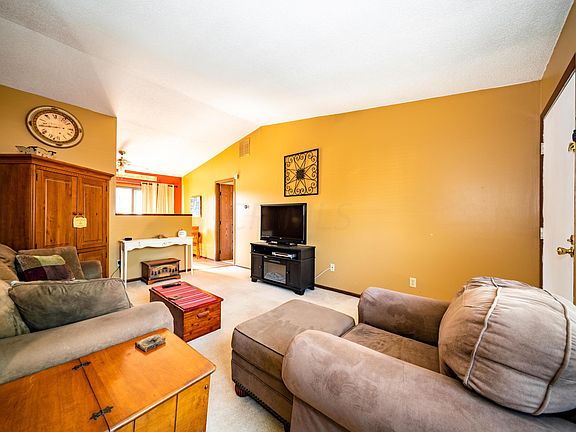 3rd image of 785 Plant Dr #6-B