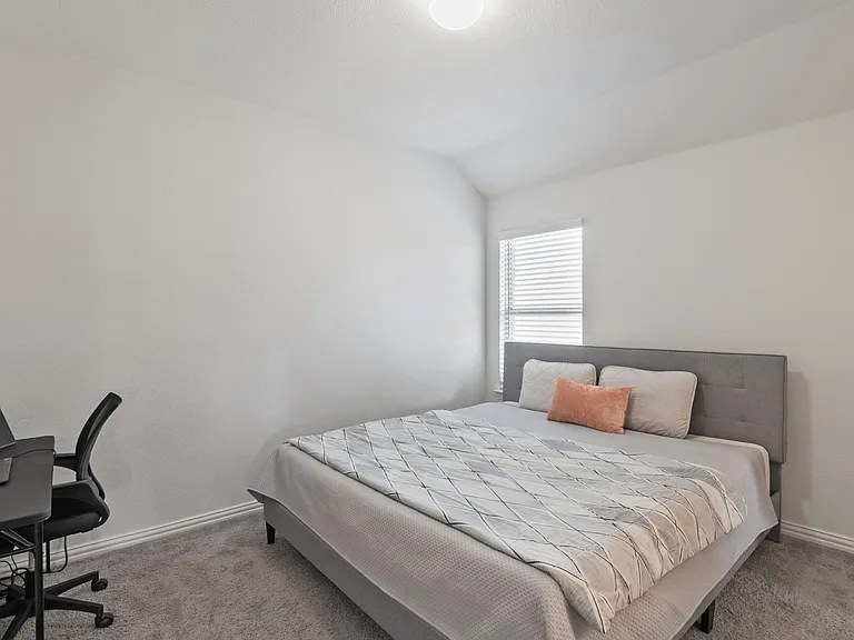 1413 Lake Grove Dr — Photo 12