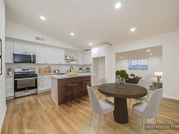 3rd image of 555 N Chestnut Ave