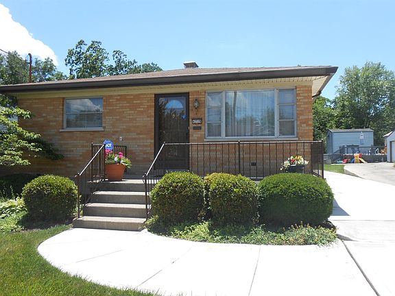 3rd image of 4719 Clevesdale Dr