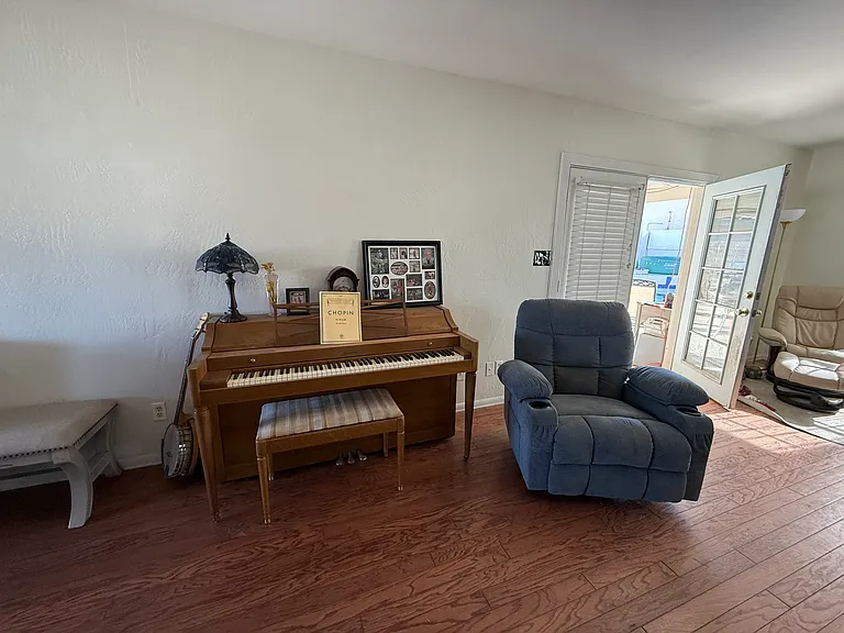 5137 W Christy Dr — Photo 10