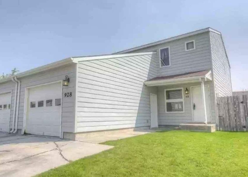 1st image of 928 Palmer Dr