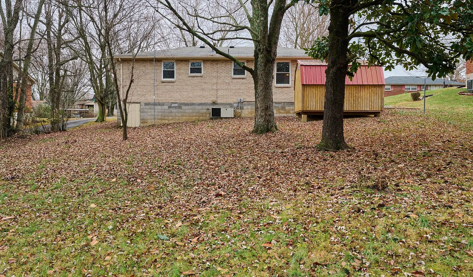 3 bed, 1.5 bath, 1100 sqft, $1,700 — Photo 3