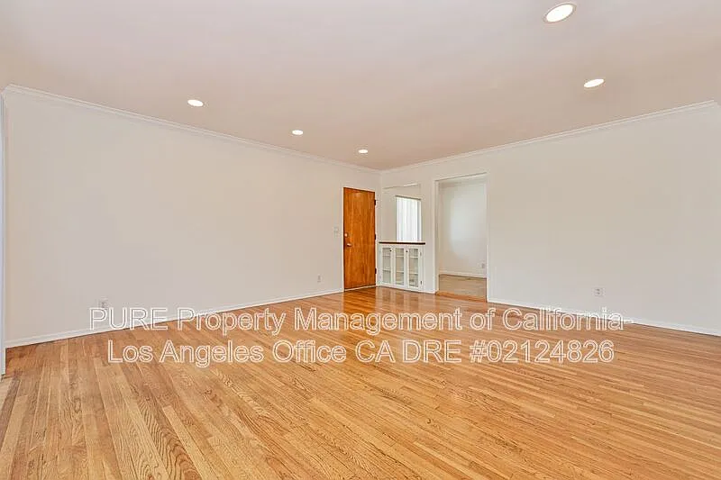 3 bed, 2.0 bath, 1250 sqft, $3,995 — Photo 2