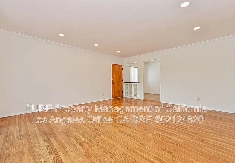 1527 Harvard St #7 — Photo 2