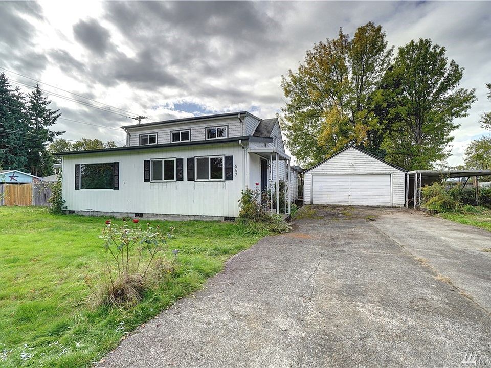 Welcome to Chehalis! This 3 bedroom, 1.75 bath home is ready for some TLC and your creative design touch. 