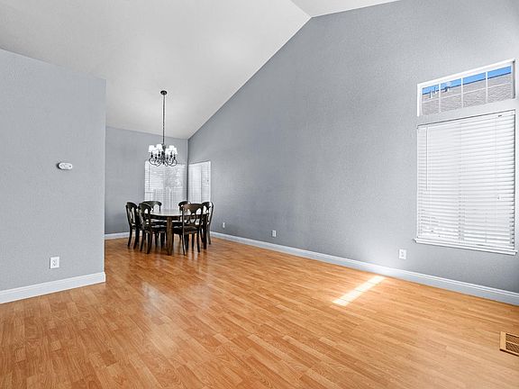 5th image of 1820 Howard Drive