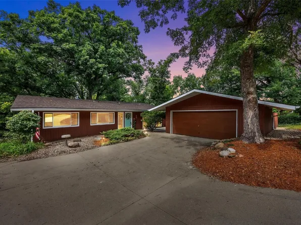 3621 Terrace Hill Dr NE, Cedar Rapids, IA 52402