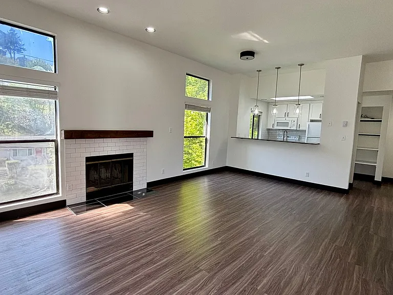 2410 Dexter Ave N #301 — Photo 10