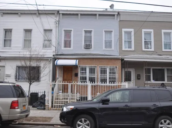 137 Glen St, Brooklyn, NY 11208