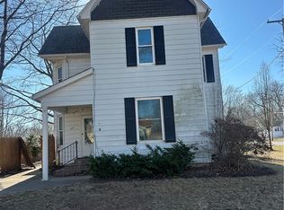 223 N Pine St, Nokomis, IL