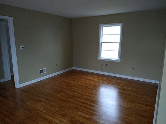 4th image of 1916 N C St