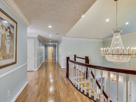 3rd image of 4230 Woodlands Ln