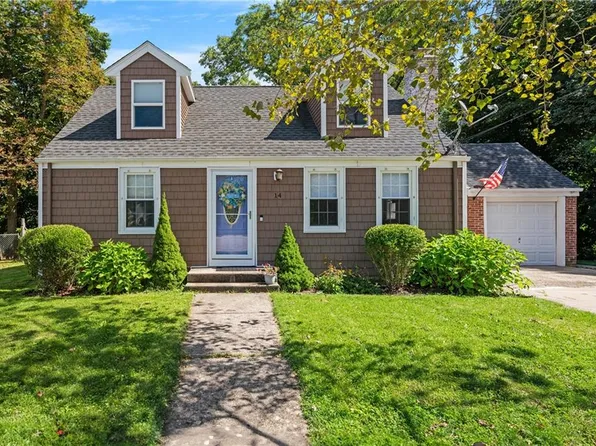14 Pilgrim Cir, Warwick, RI 02888